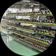 整理整頓された工具棚